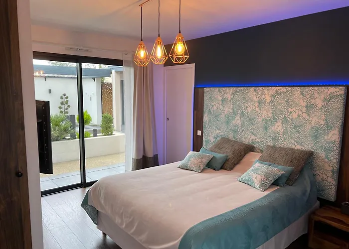 Mini Villa Avec Vue Piscine, Jacuzzi, Sauna, Home-Cinema, Bureau, Salle De Sport Privatises
