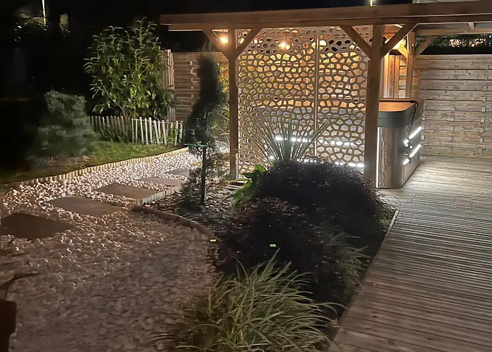 Mini Villa Avec Vue Piscine, Jacuzzi, Sauna, Home-Cinema, Bureau, Salle De Sport Privatises