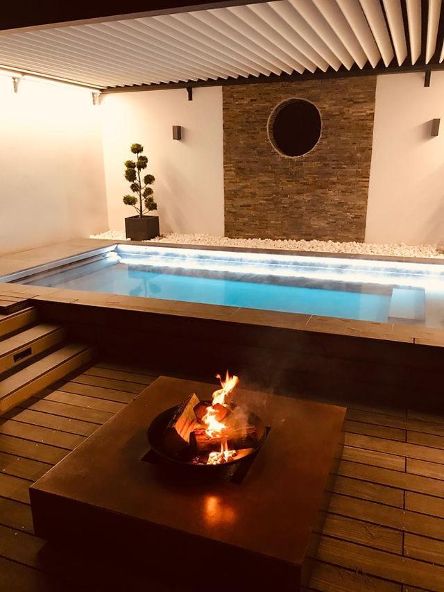 Villa Mini Avec Vue Piscine, Jacuzzi, Sauna, Home-cinema, Bureau, Salle De Sport Privatises