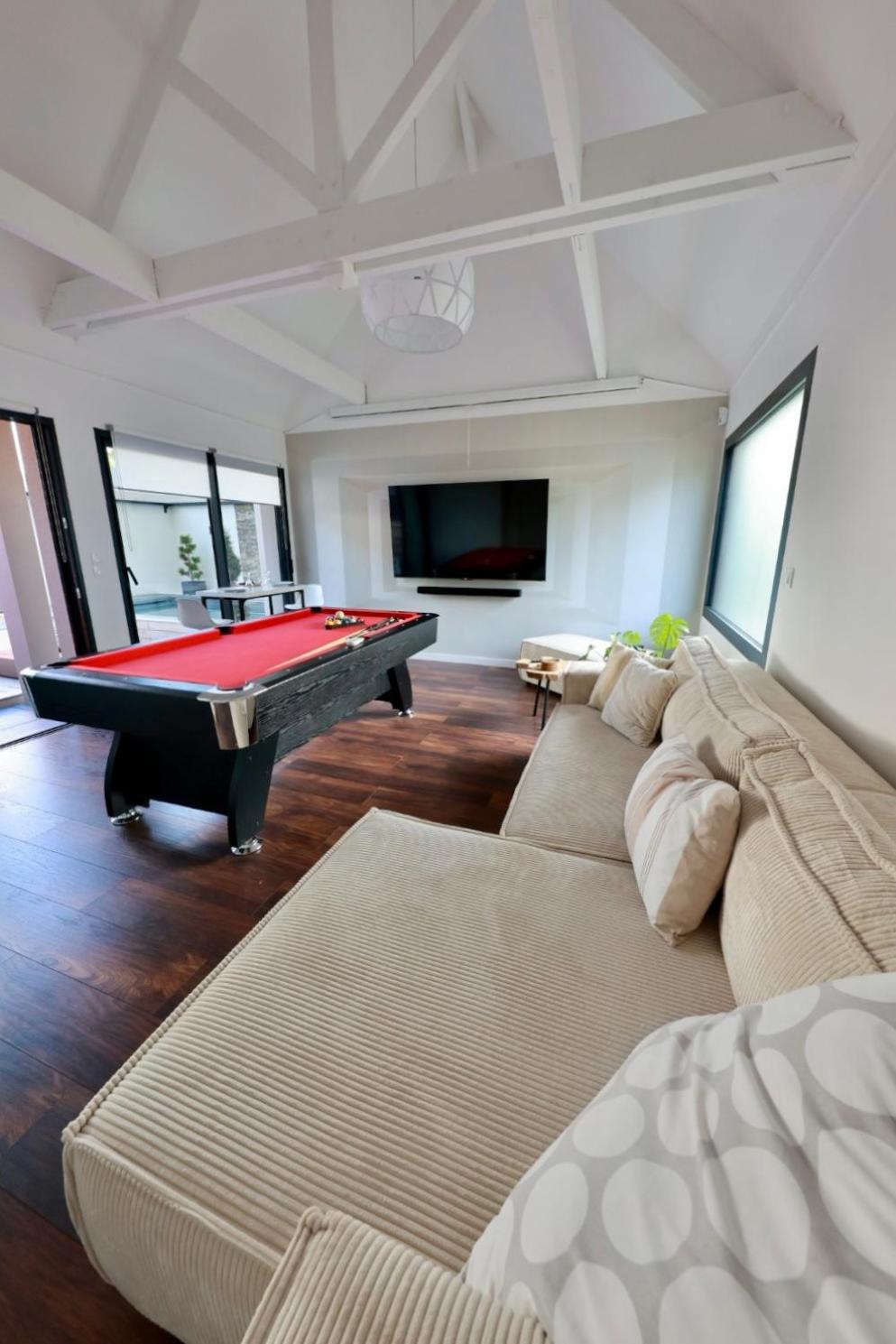 Villa Mini Avec Vue Piscine, Jacuzzi, Sauna, Home-cinema, Bureau, Salle De Sport Privatises *