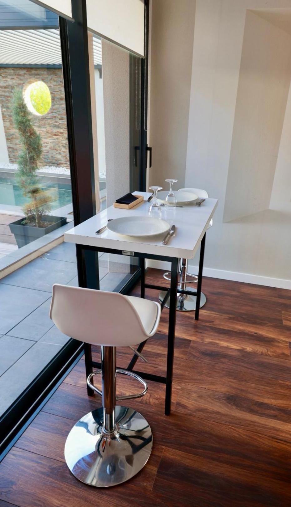 Mini Avec Vue Piscine, Jacuzzi, Sauna, Home-cinema, Bureau, Salle De Sport Privatises *