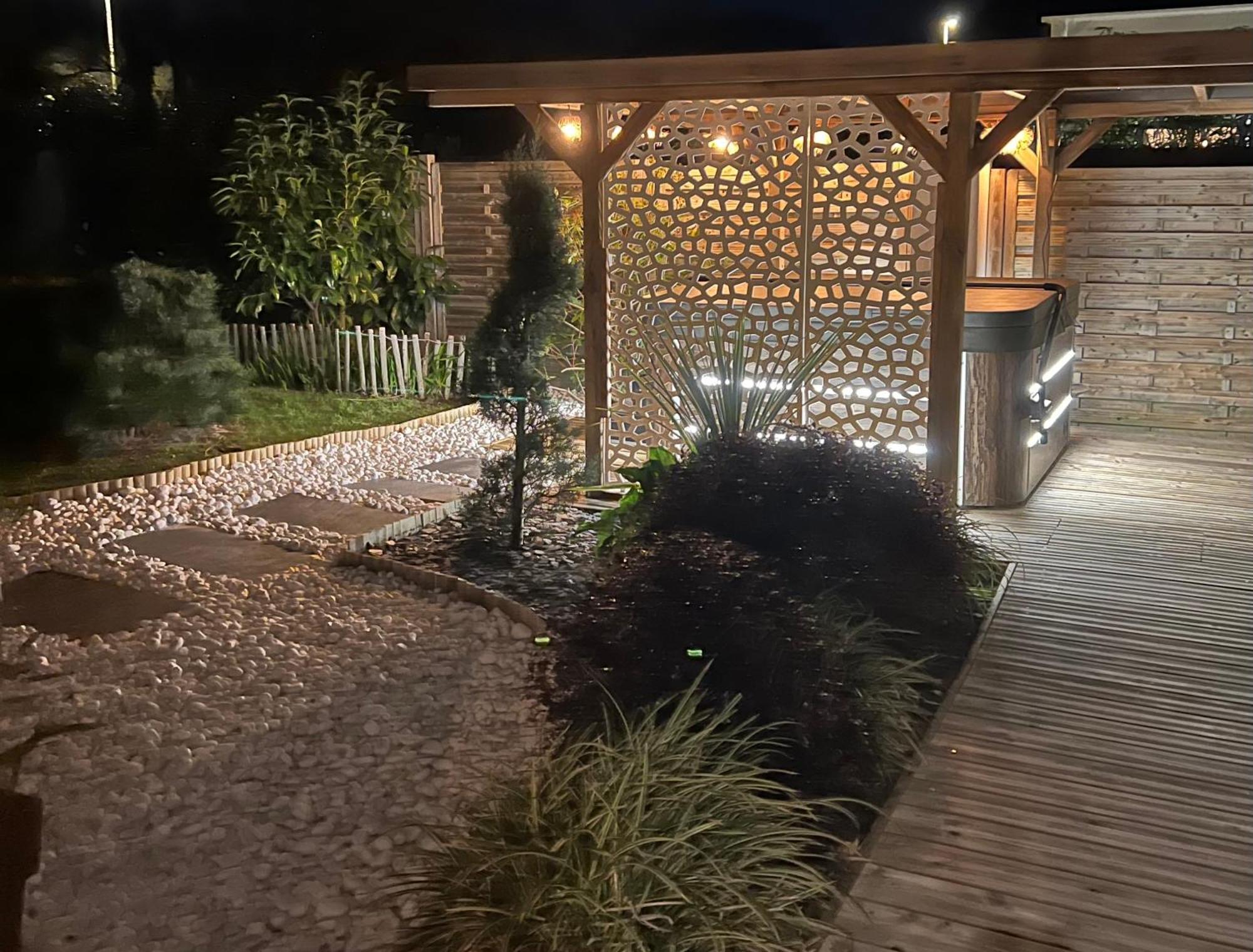 Villa Mini Avec Vue Piscine, Jacuzzi, Sauna, Home-cinema, Bureau, Salle De Sport Privatises